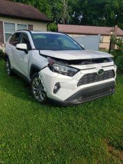 2019 Toyota RAV4 XLE Premium - Exterior Front Left Corner Image